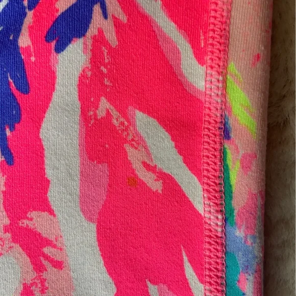 Lilly Pulitzer XS Bright Pink and other fun Colored Capri Leggings. - Picture 3 of 7